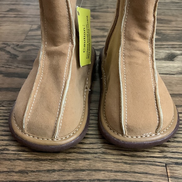 Itzy Bitzy Tan Suede Squeaky Baby Walker Boots - Picture 3 of 7